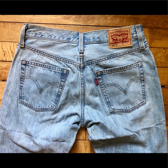 Levi’s 501 Light Blue Denim Boyfriend Style Jeans - Picture 4 of 4